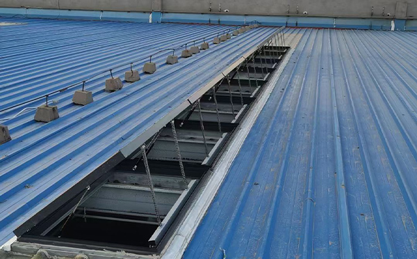 某城市大型商业综合体中庭福海排烟窗工程